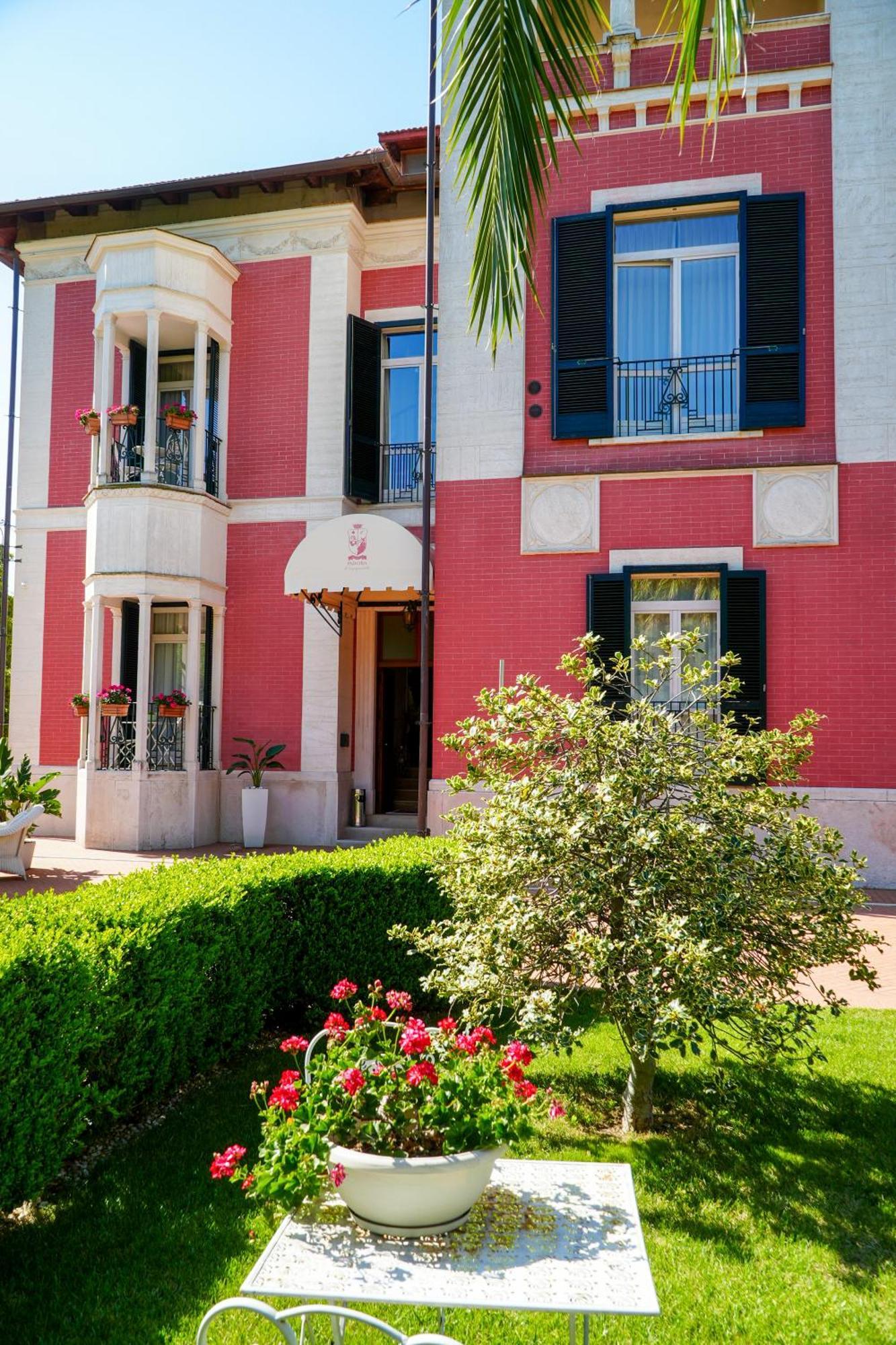 Villa Pallotta Luxury B&B Чериньола Экстерьер фото